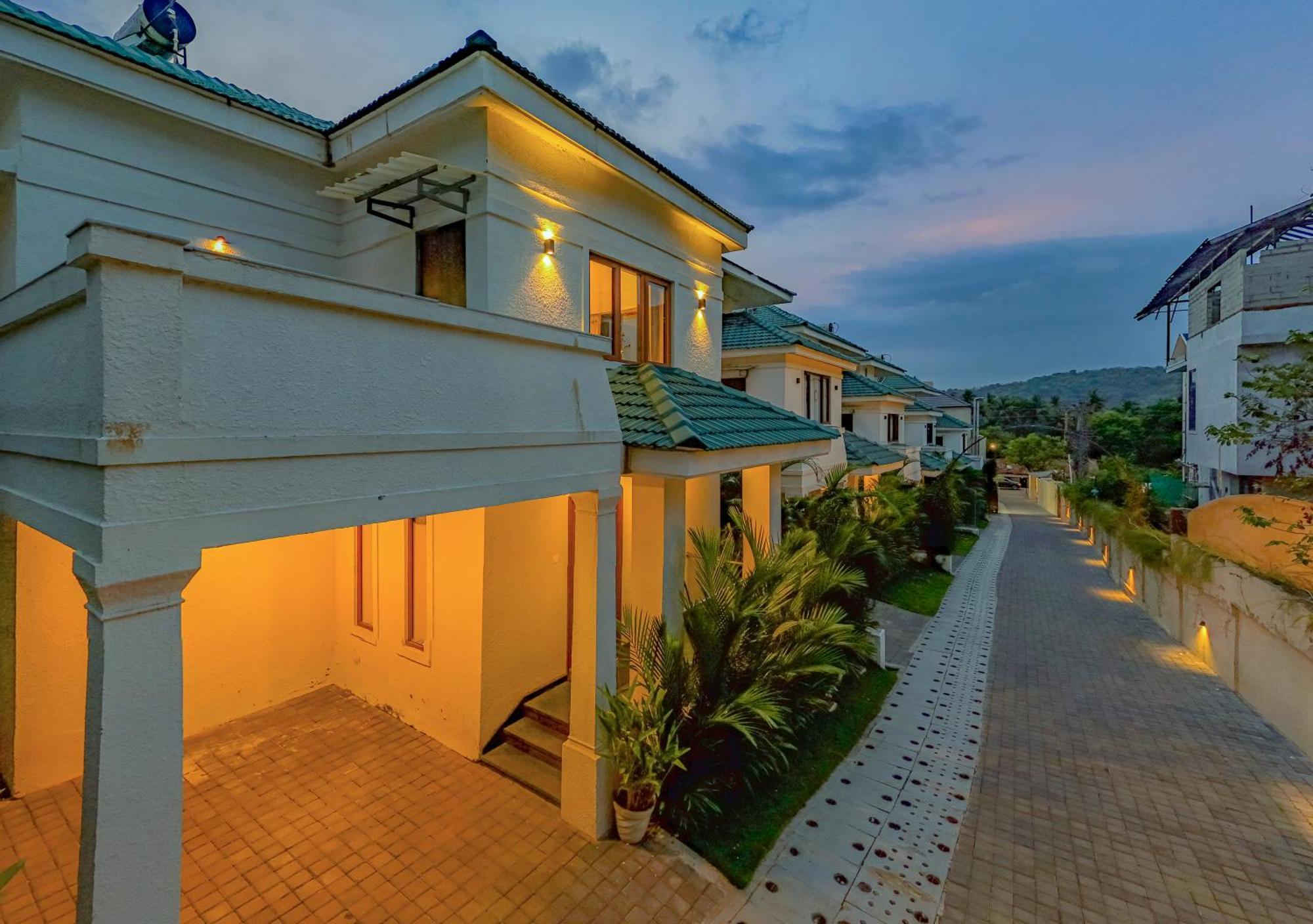 Elivaas 3 Bhk With Pvt Pool - Azalea Villa Siolim Exterior photo