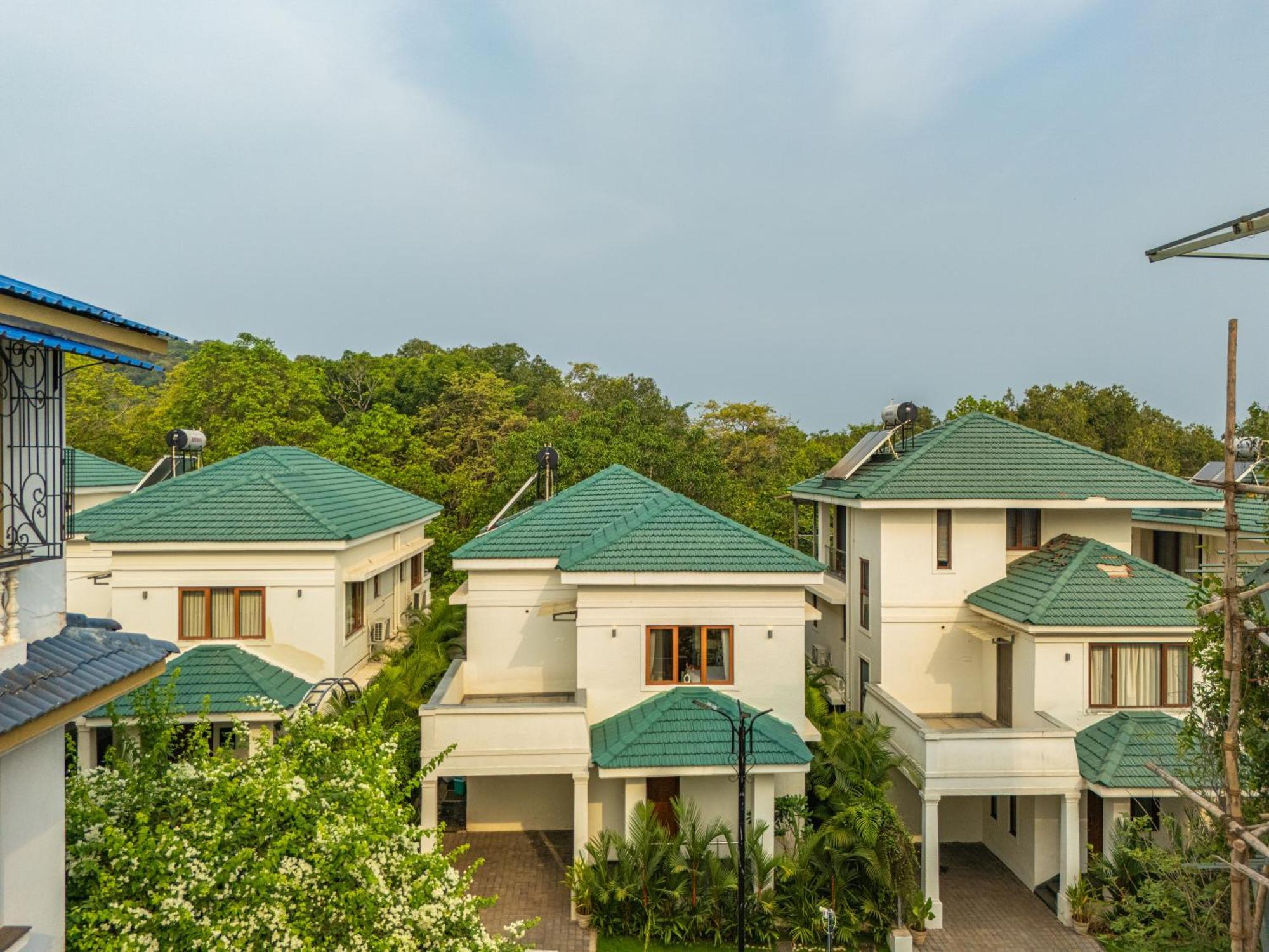Elivaas 3 Bhk With Pvt Pool - Azalea Villa Siolim Exterior photo