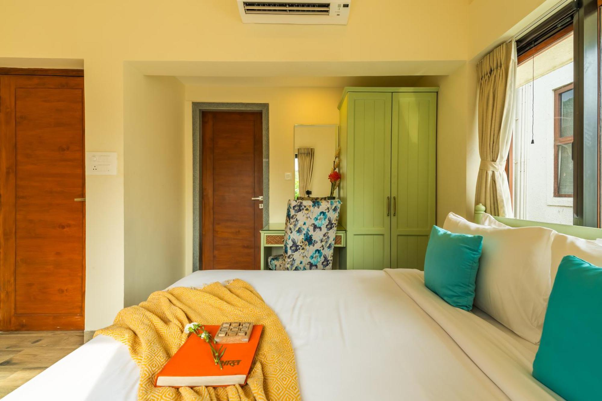 Elivaas 3 Bhk With Pvt Pool - Azalea Villa Siolim Exterior photo