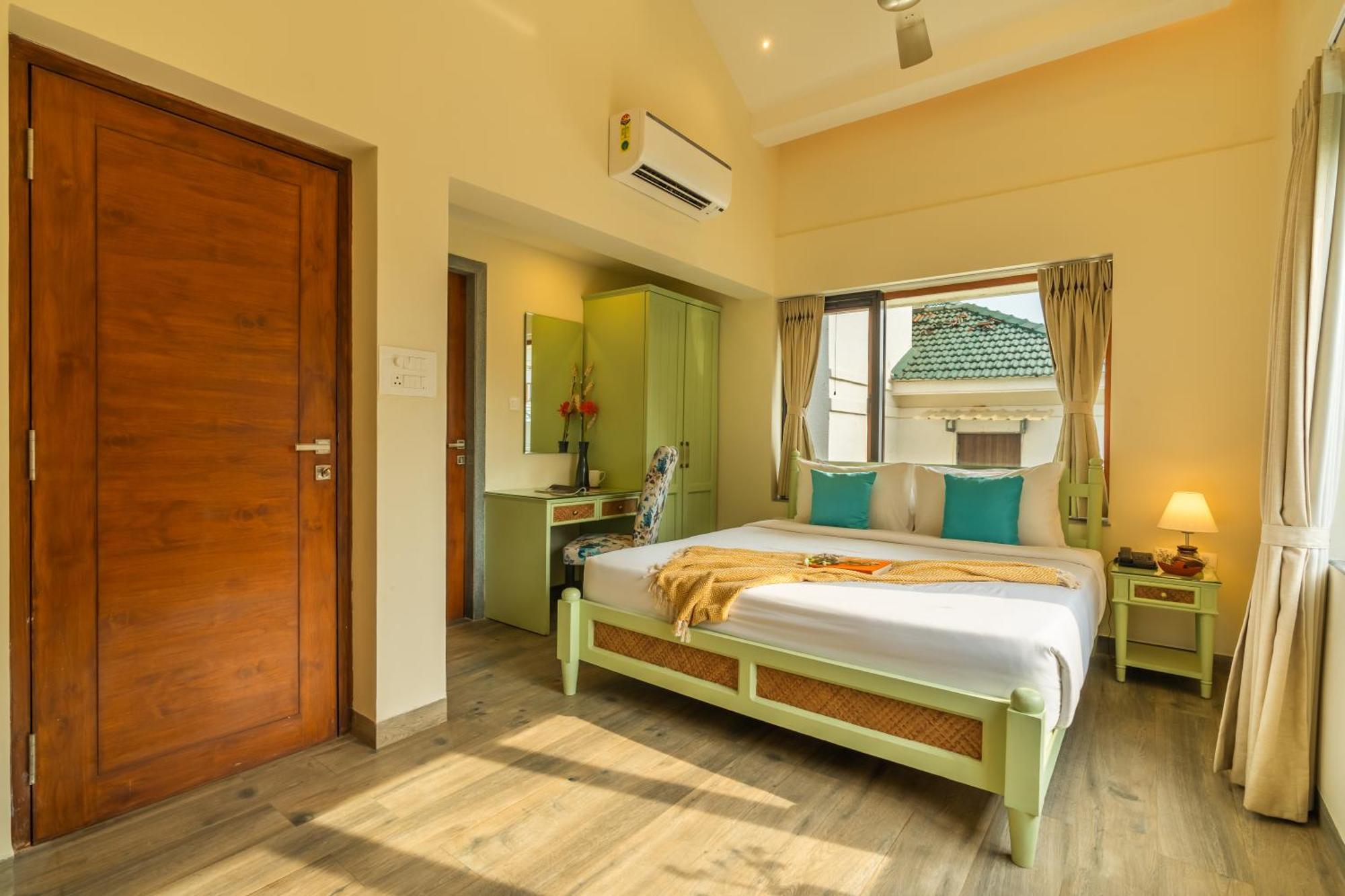 Elivaas 3 Bhk With Pvt Pool - Azalea Villa Siolim Exterior photo