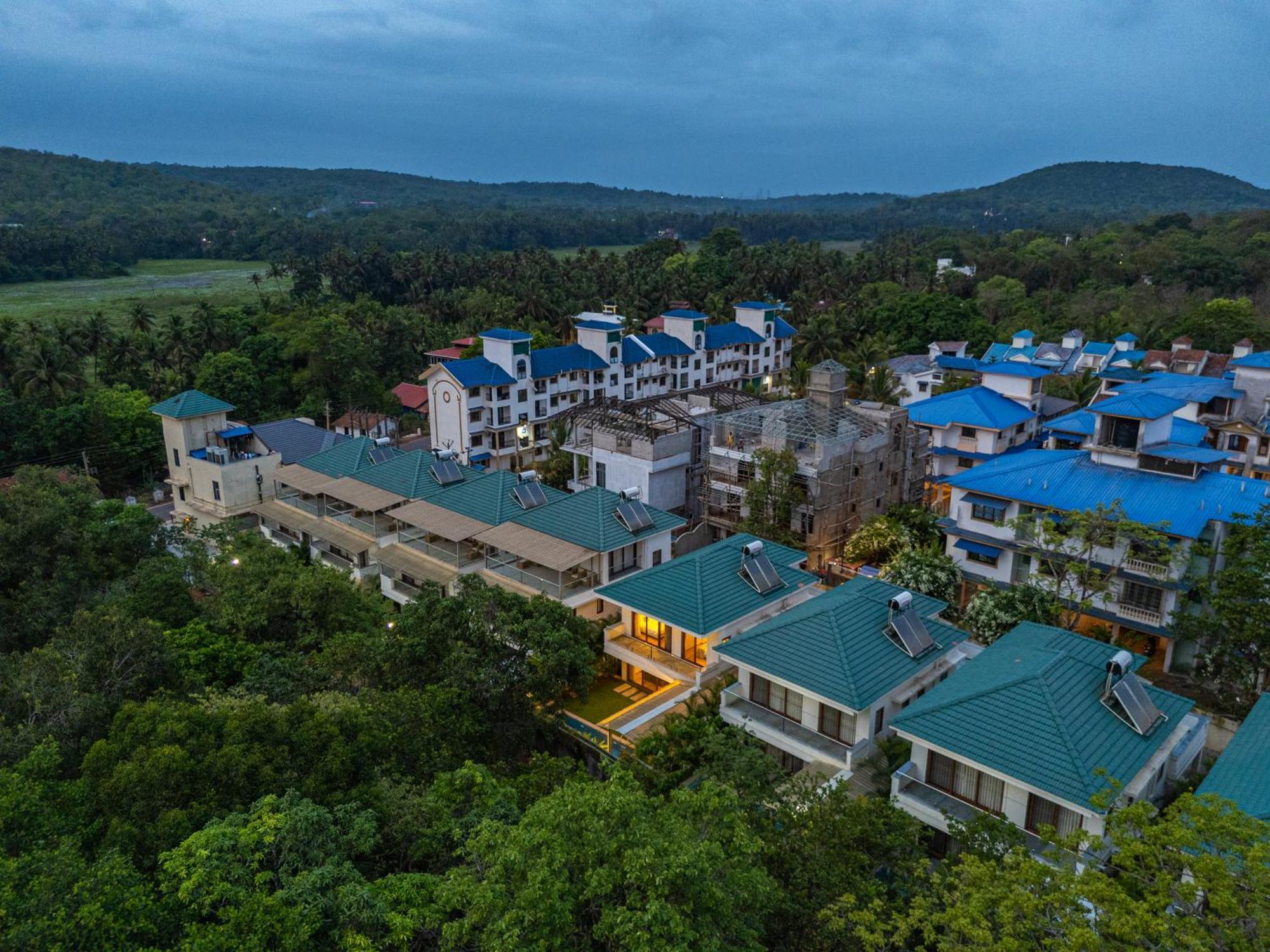 Elivaas 3 Bhk With Pvt Pool - Azalea Villa Siolim Exterior photo