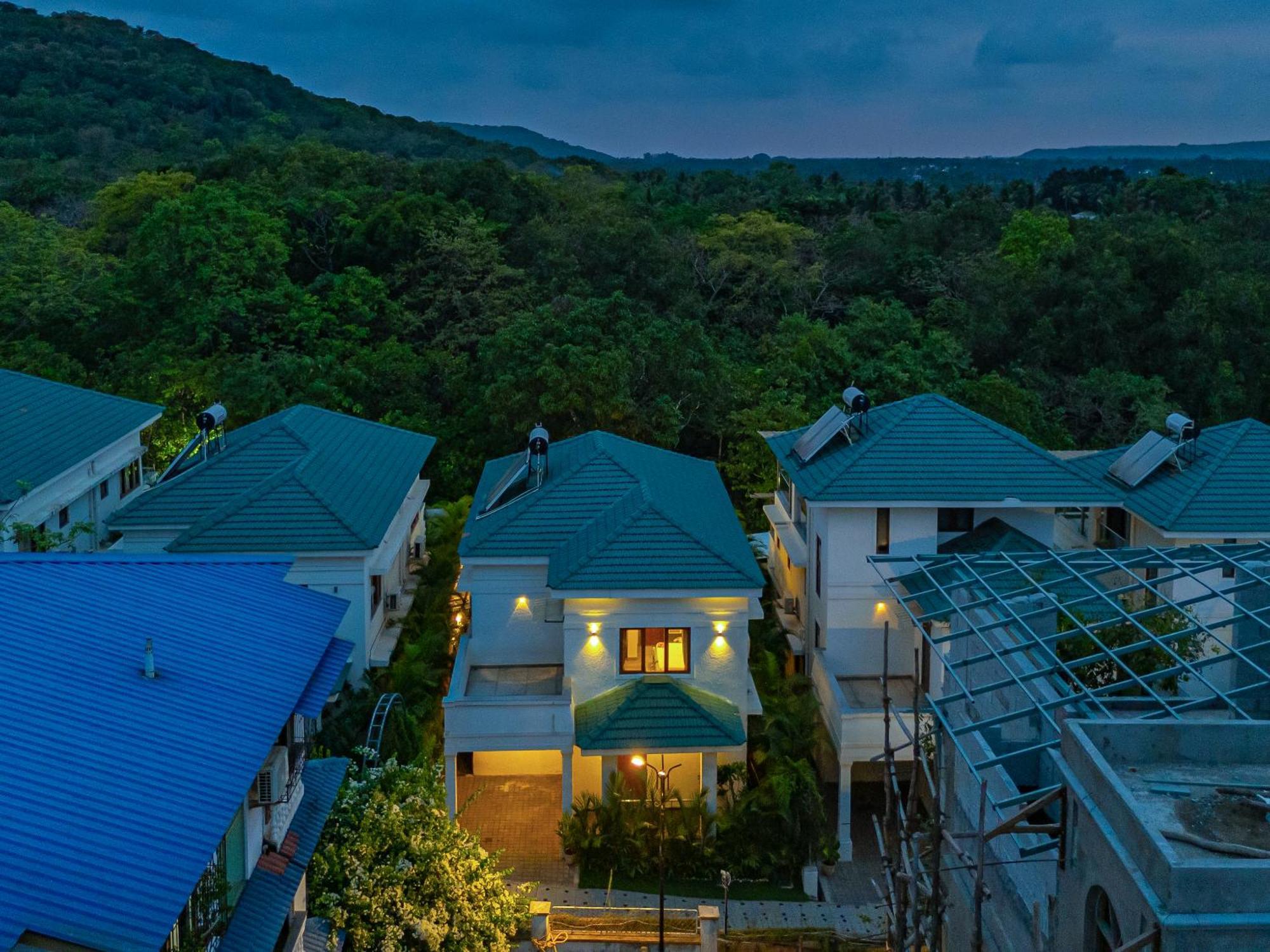 Elivaas 3 Bhk With Pvt Pool - Azalea Villa Siolim Exterior photo
